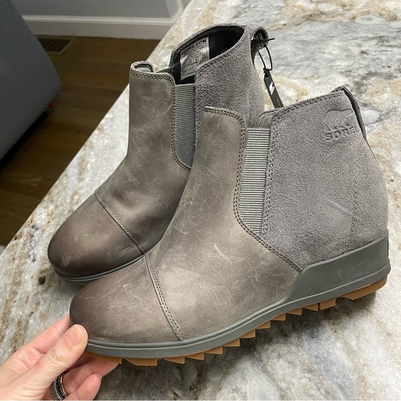 NWT Sorel Evie Pull-On Waterproof Bootie in Quarry/Gum2 Size 8.5 - Picture 1 of 11